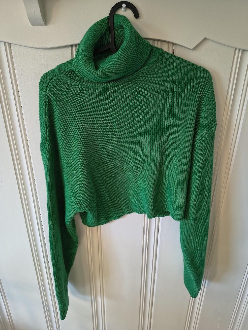 H&M Divided Green Turtleneck Cropped Sweater